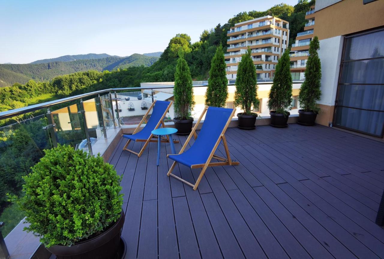 Coroni Seasons Apart With Panoramic View Brasov Bagian luar foto