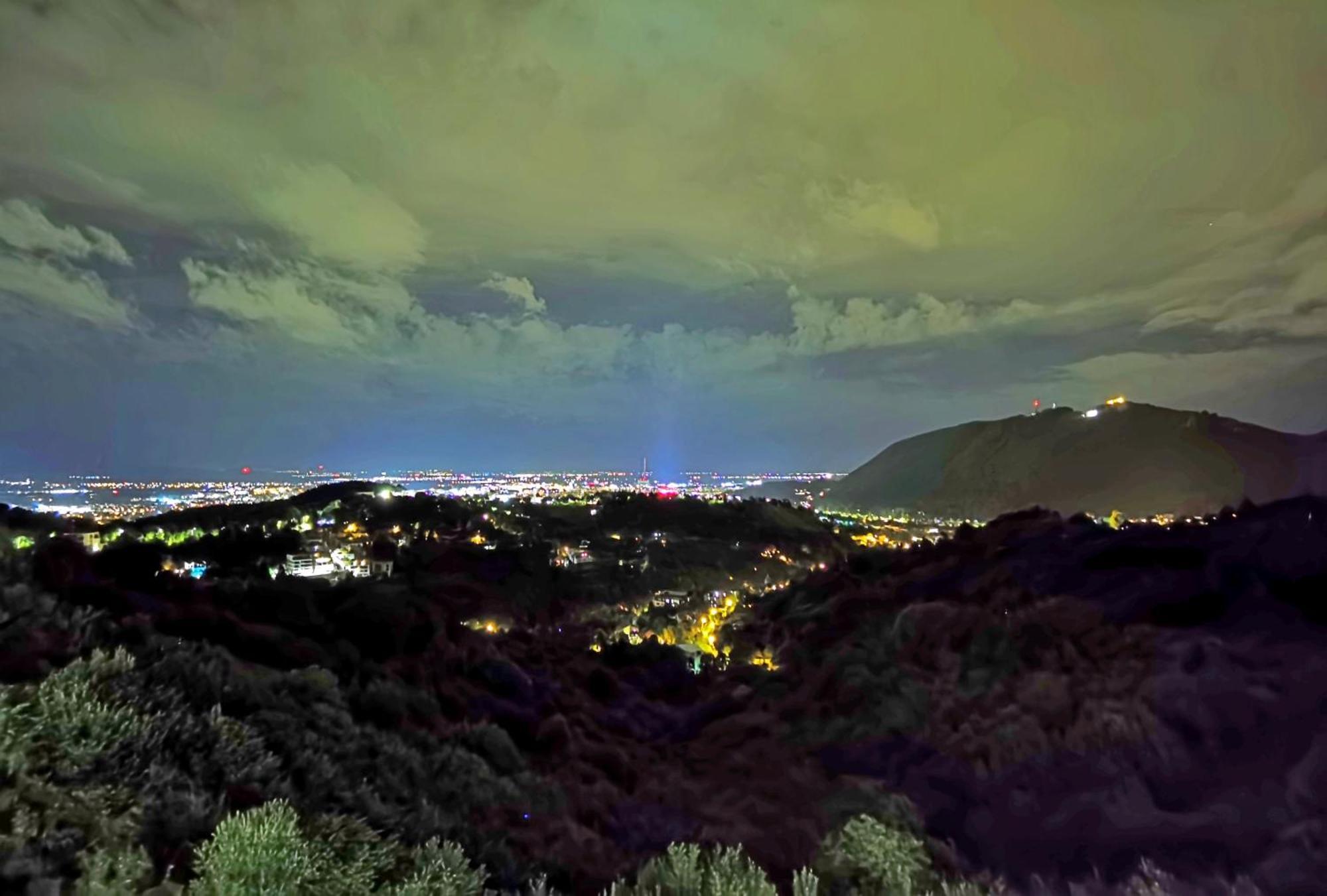 Coroni Seasons Apart With Panoramic View Brasov Bagian luar foto