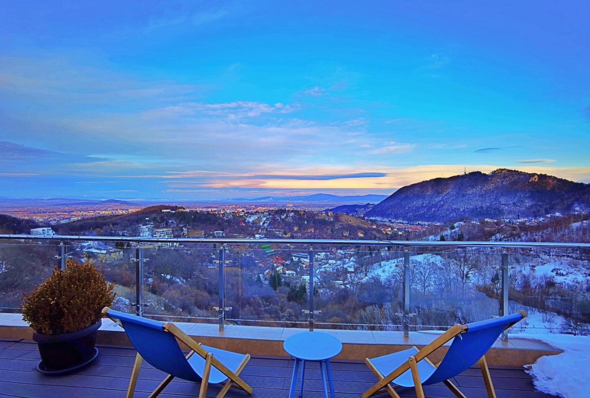Coroni Seasons Apart With Panoramic View Brasov Bagian luar foto