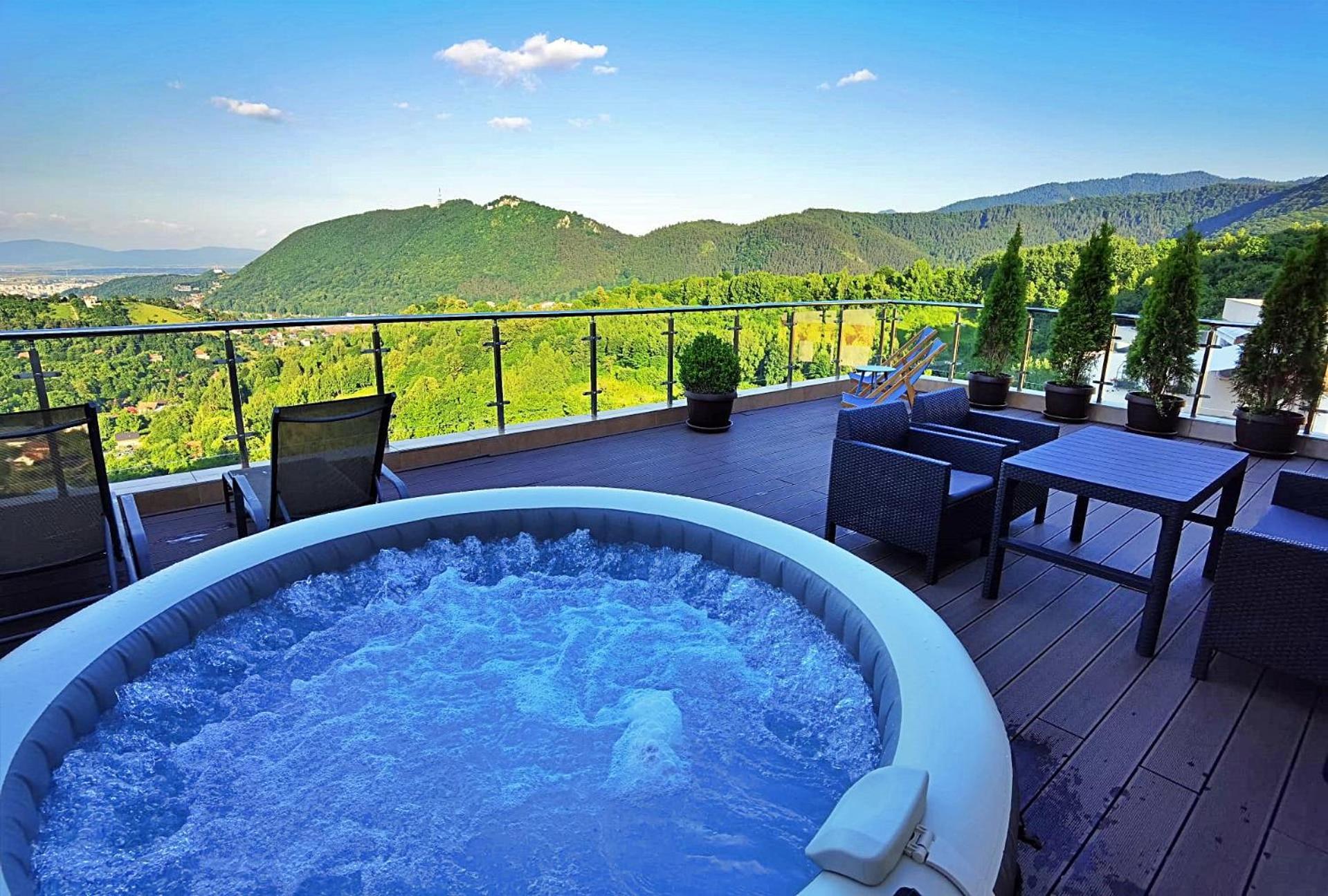 Coroni Seasons Apart With Panoramic View Brasov Bagian luar foto